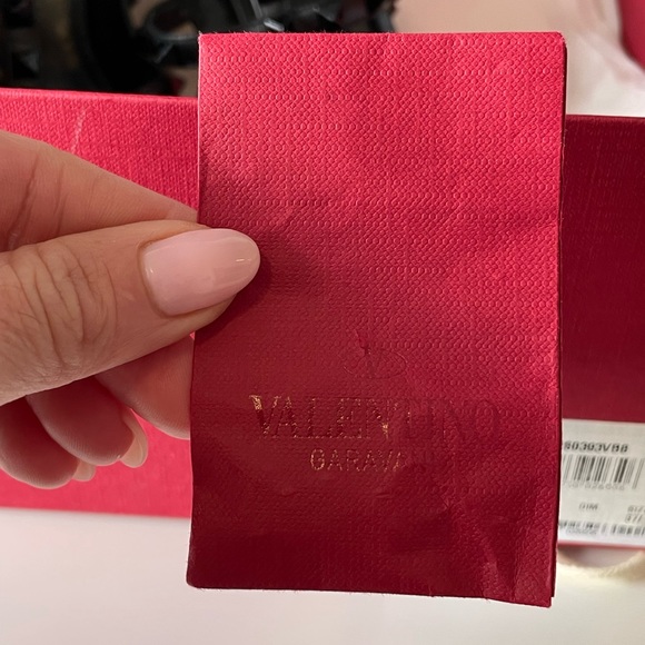 Valentino Garavani Rockstud ankle strap pump in calfskin leather. Size 37.5 - Picture 9 of 12